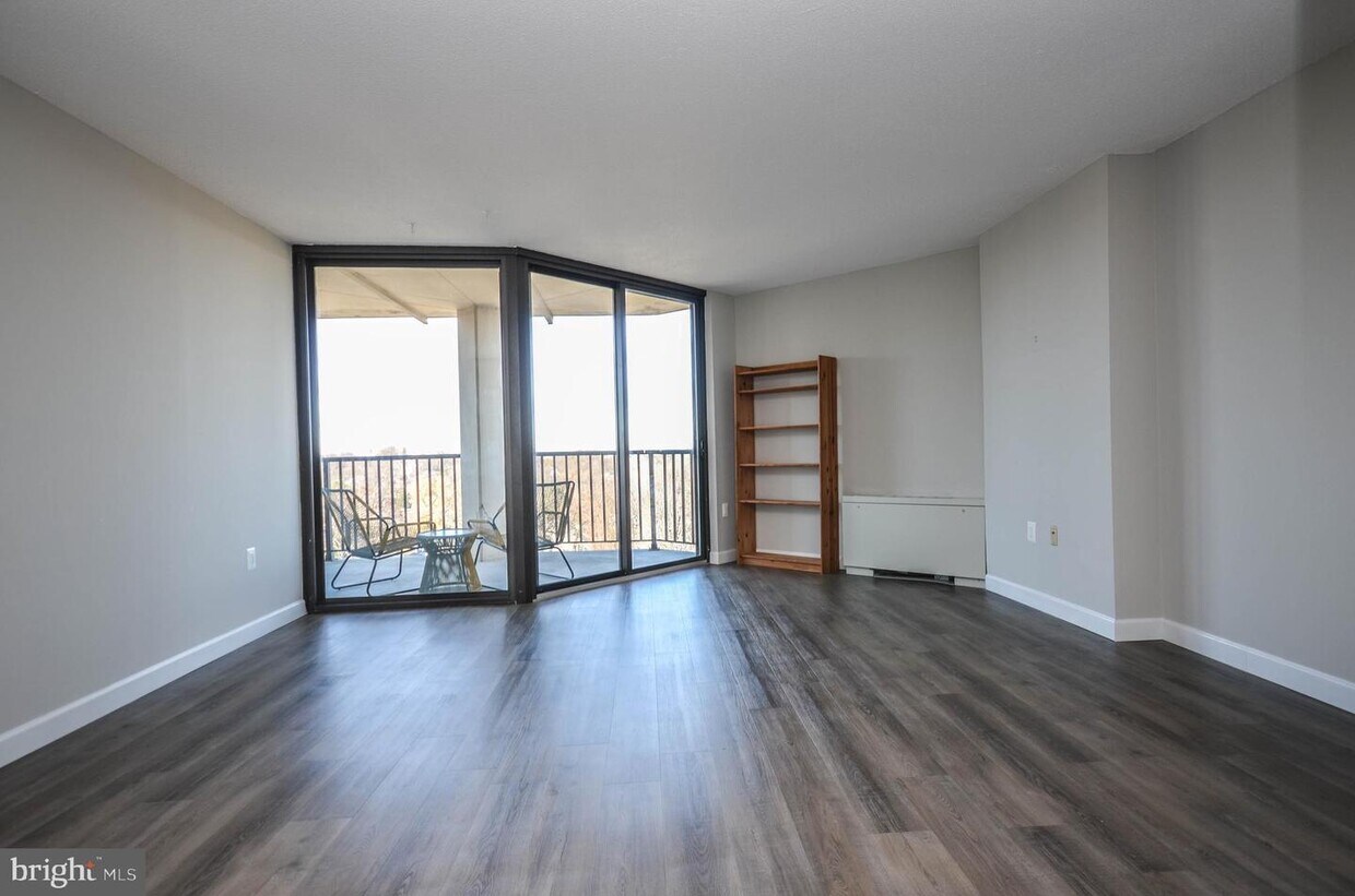 4242 EastWest Hwy Unit 911, MARTINS ADD, MD 20815 Apartment for Rent