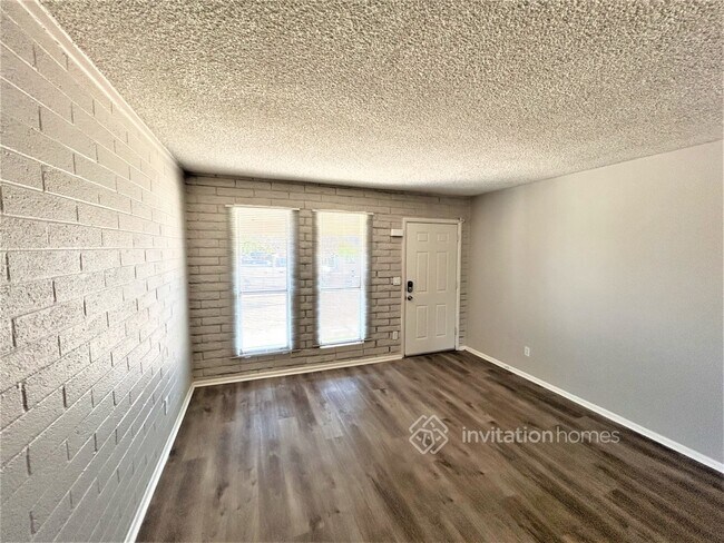 Building Photo - 1807 W Carson Rd