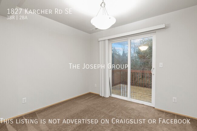 Building Photo - Centrally located 3 bed/2 bath in Port Orc...