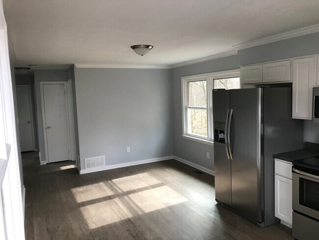 Foto del edificio - Nice Brick Home w/ Full Basement Rent Ready