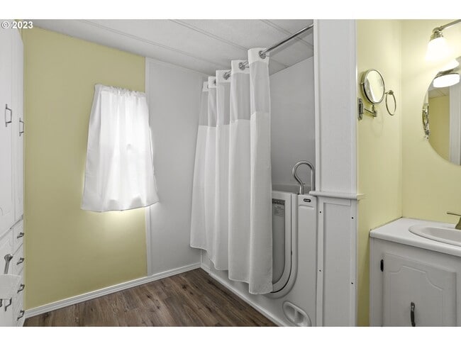 Building Photo - 57714 Juniper Way