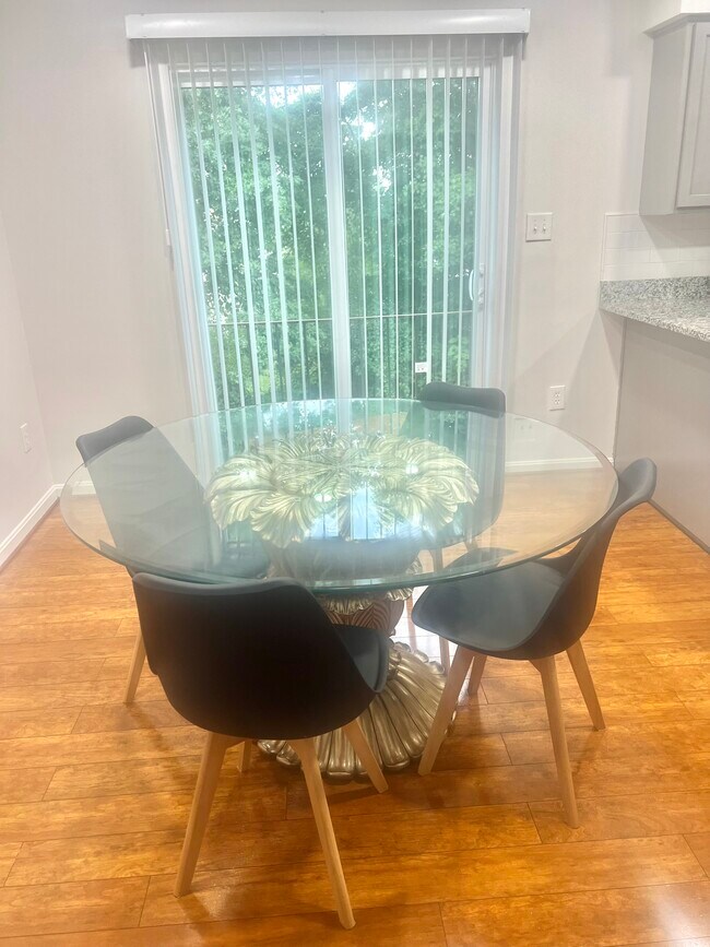Foto del edificio - 1660 willowwood ct