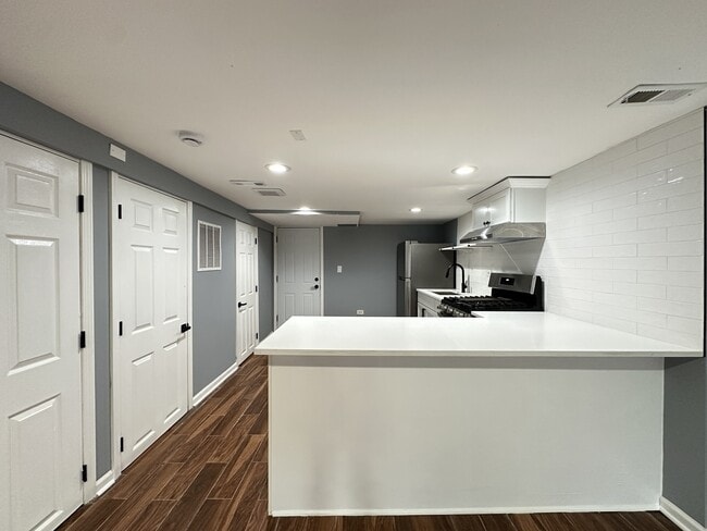 Building Photo - 2317 N Keeler Ave