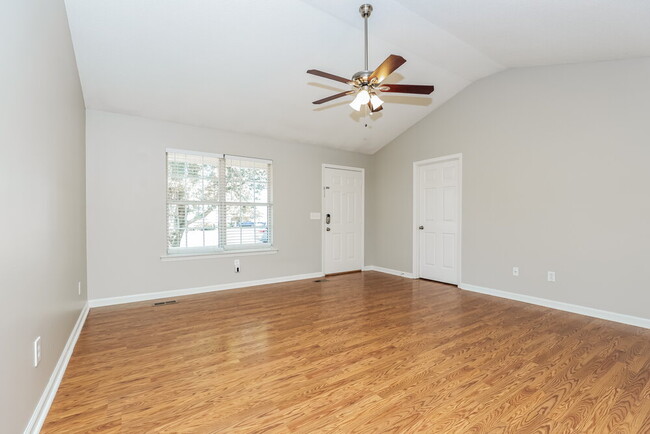 Building Photo - 2826 Henderson Ln