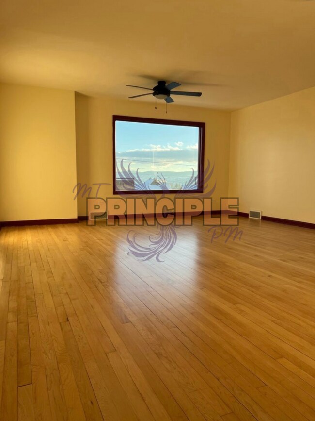 Foto del edificio - 403-405 1/2 W Granite