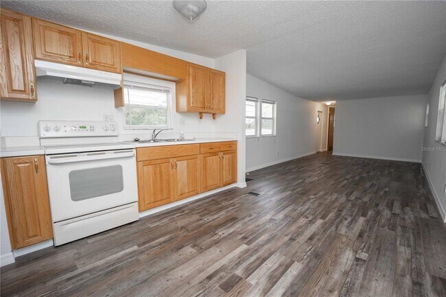 Building Photo - 35141 Eastwood Ave