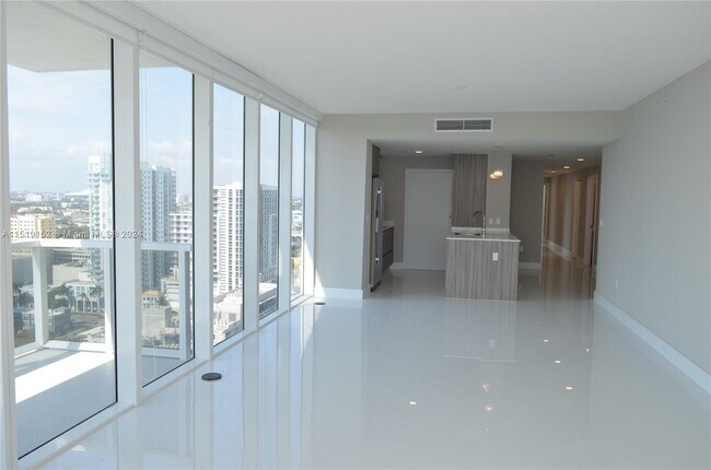 Foto del edificio - 600 NE 27th St