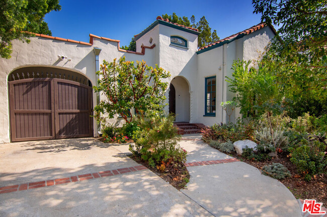 Building Photo - 552 Wilcox Ave