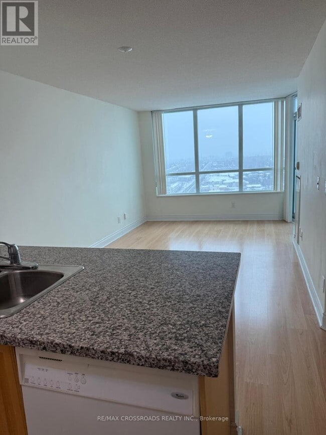 Building Photo - 15 Greenview Ave