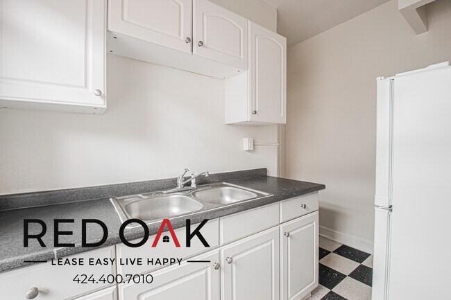 Foto del edificio - 447 S Grand View St