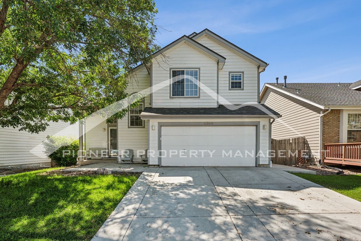 Spacious Home with Fenced Yard and Central AC - Spacious Home with Fenced Yard and Central AC