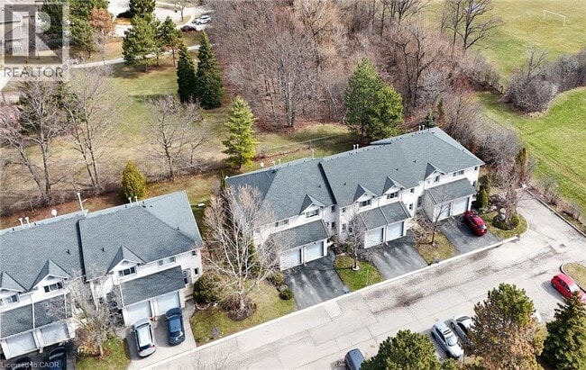 Building Photo - 2 Royalwood Ct