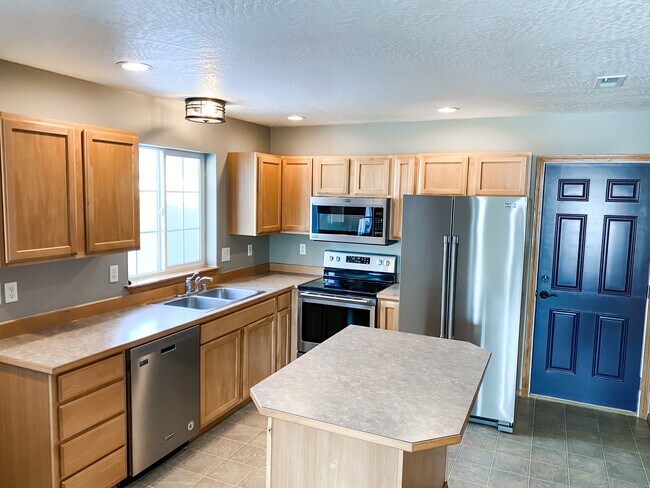 Building Photo - 3210 Meadow Glen Ln
