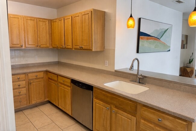 Building Photo - 84 Aborn St