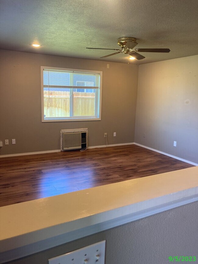 Foto del edificio - 1590 SW Harbor Dr