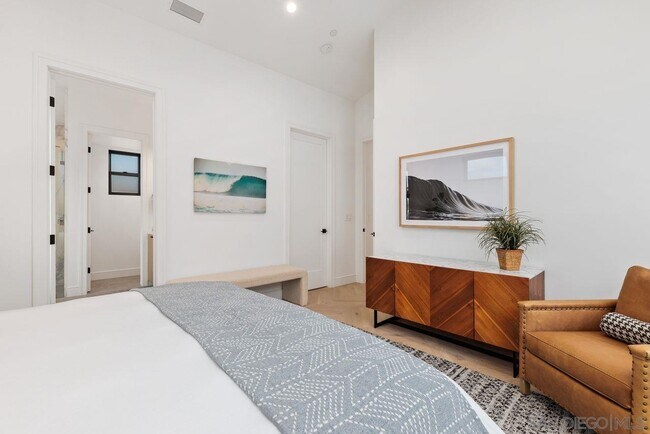 Building Photo - 1327 Eolus Ave