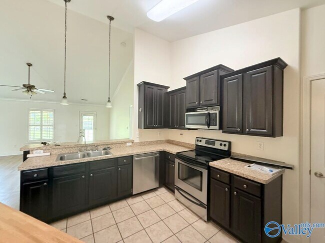 Building Photo - 218 Healey Dr