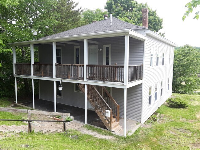 Building Photo - 606 Westminster St