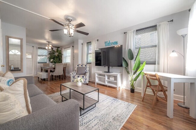 Foto del edificio - 617 Swann Dr