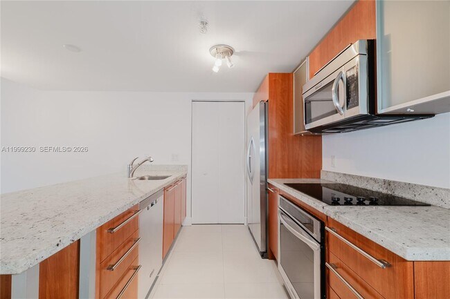 Foto del edificio - 185 SW 7th St