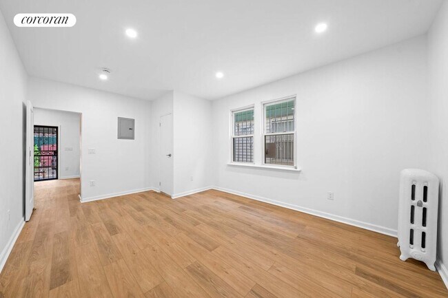 Foto del edificio - 43-07 60th St