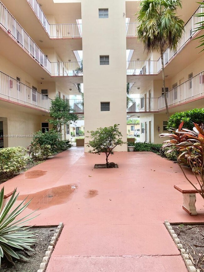 1747 Rodman St Unit 404, Hollywood, FL 33020 Condo for Rent in