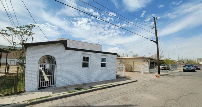 Building Photo - 231 Francis St