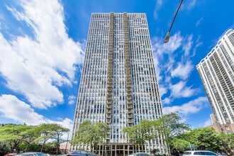 Building Photo - 1660 N La Salle Dr