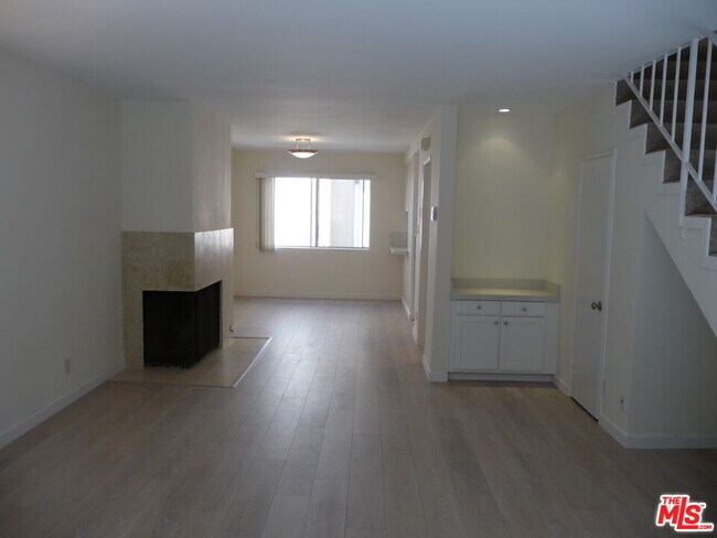 Foto del edificio - 11937 Darlington Ave