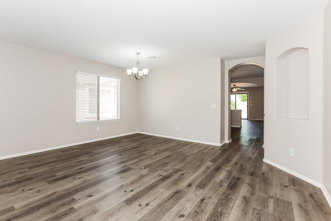 Foto del edificio - 1668 E Kelsi Ave