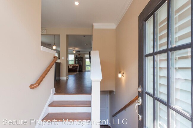 Building Photo - 4 br, 3.5 bath House - 215 Muir Ave