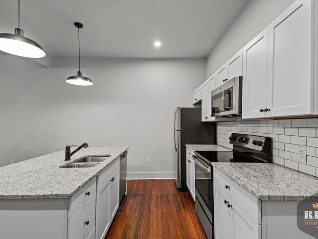 Building Photo - 212 Seventh Ave