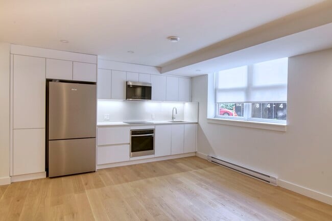 Building Photo - 10 Rosemount