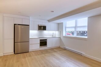 Building Photo - 10 Rosemount