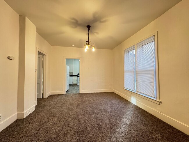 Building Photo - Old Town Fort Collins Gem!