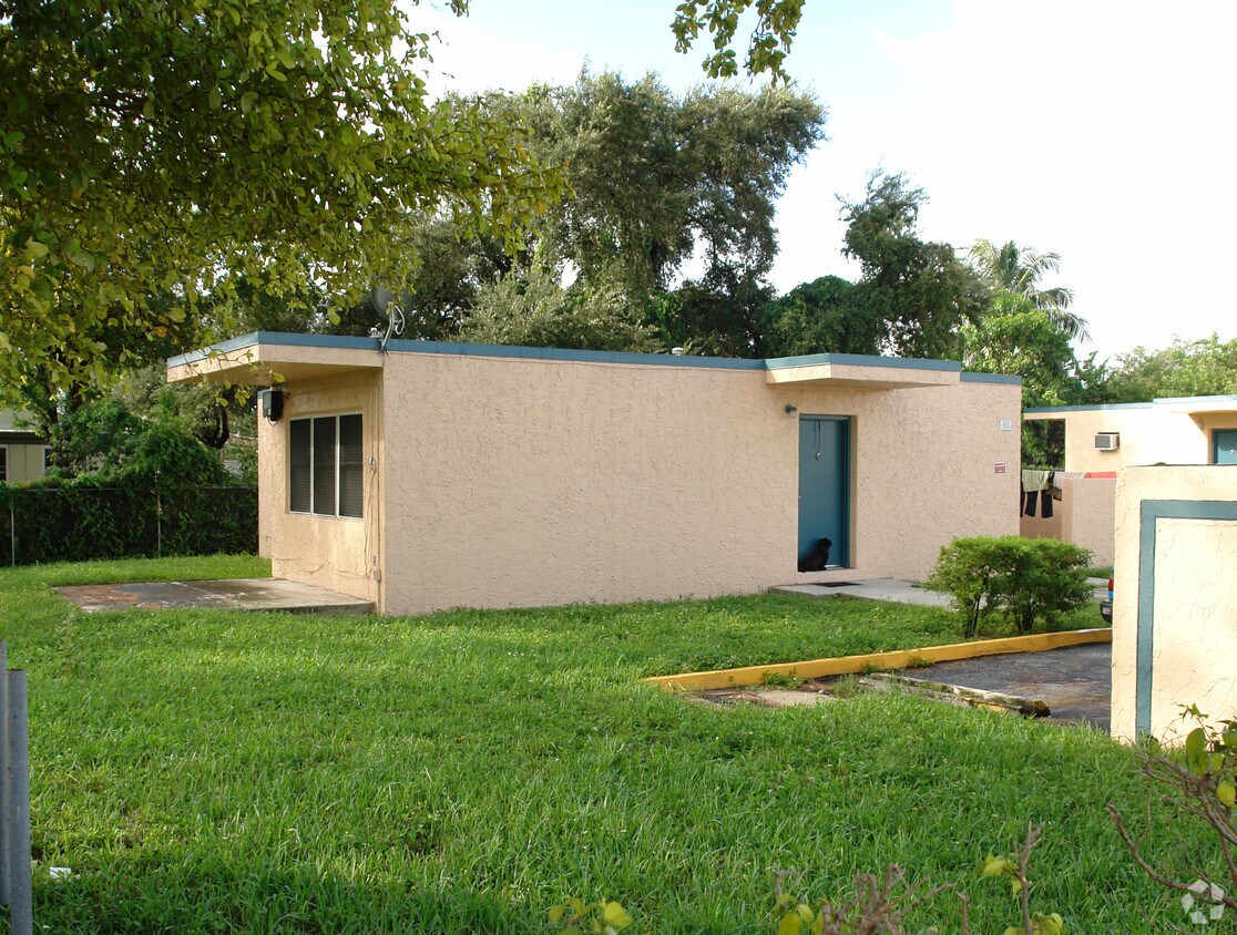 Primary Photo - 90-120 NW 71st St