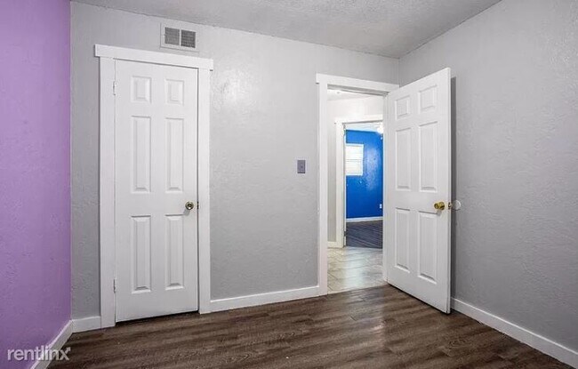 Foto del edificio - 4 br, 2 bath House - 5300 South Drexel Ave