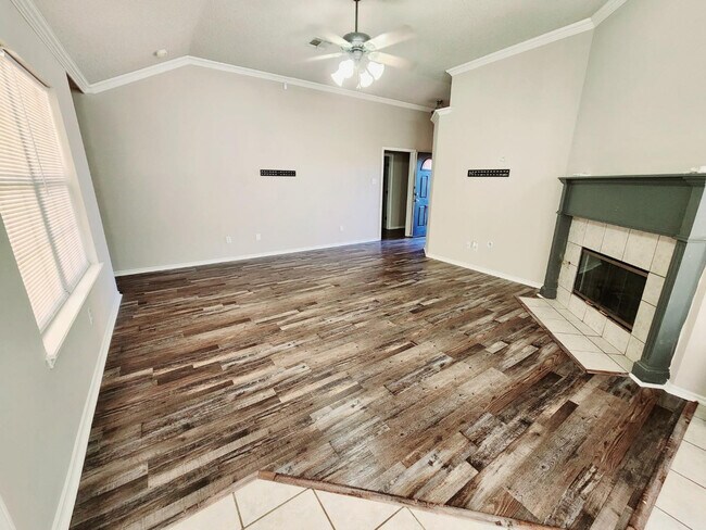 Foto del edificio - 9708 Waco Ave