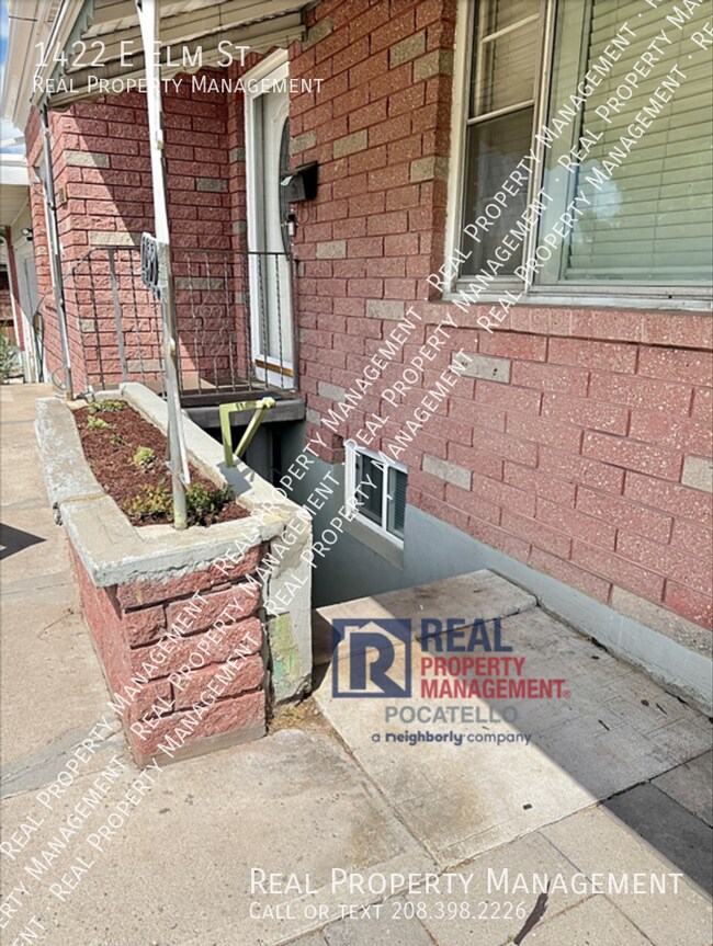 Foto del edificio - 1422 E Elm St