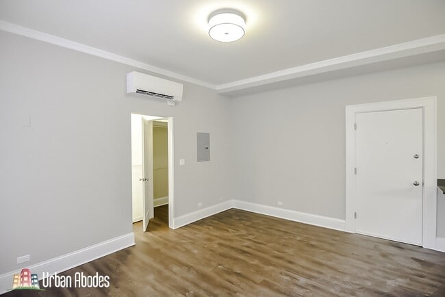 Building Photo - 816 W Lakeside Pl