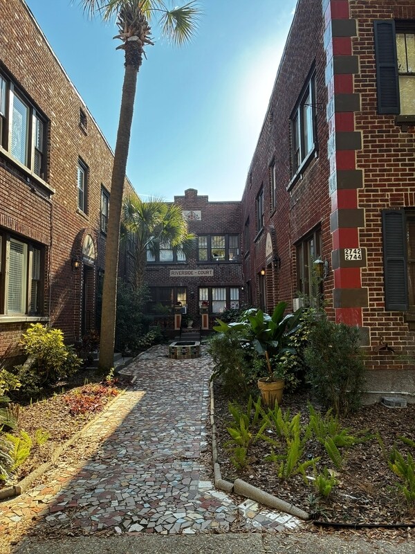 Primary Photo - 2738 Riverside Ave