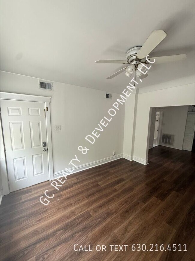Foto del edificio - 1439 N Artesian Ave