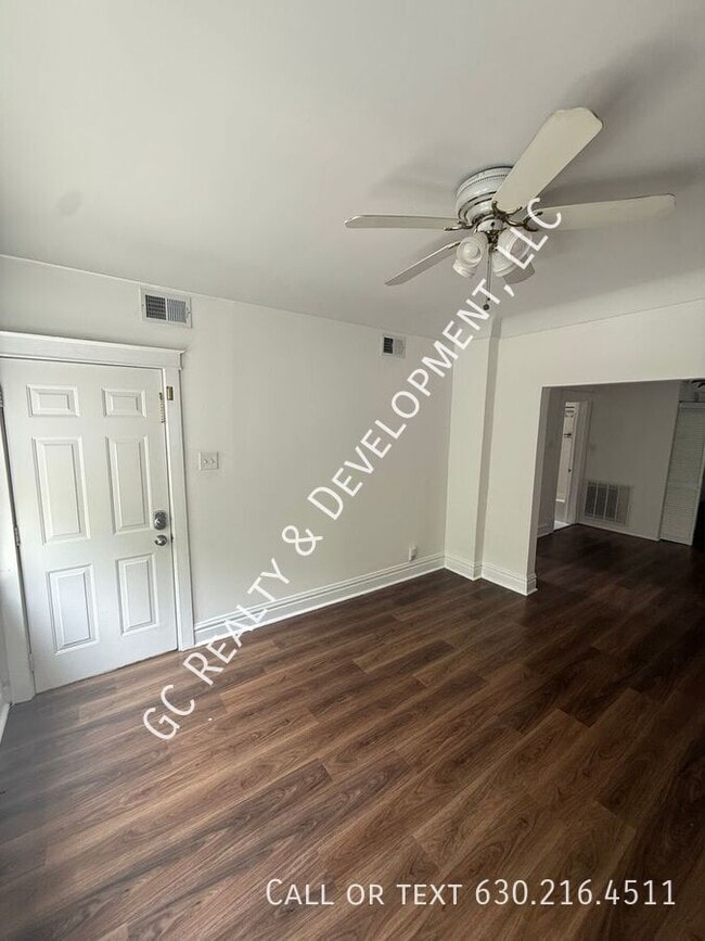 Building Photo - 1439 N Artesian Ave