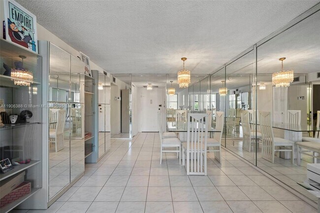 Building Photo - 800 Parkview Dr