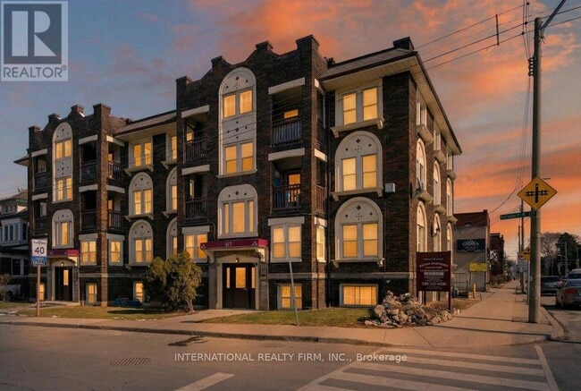 Building Photo - 109 Balsam Ave S