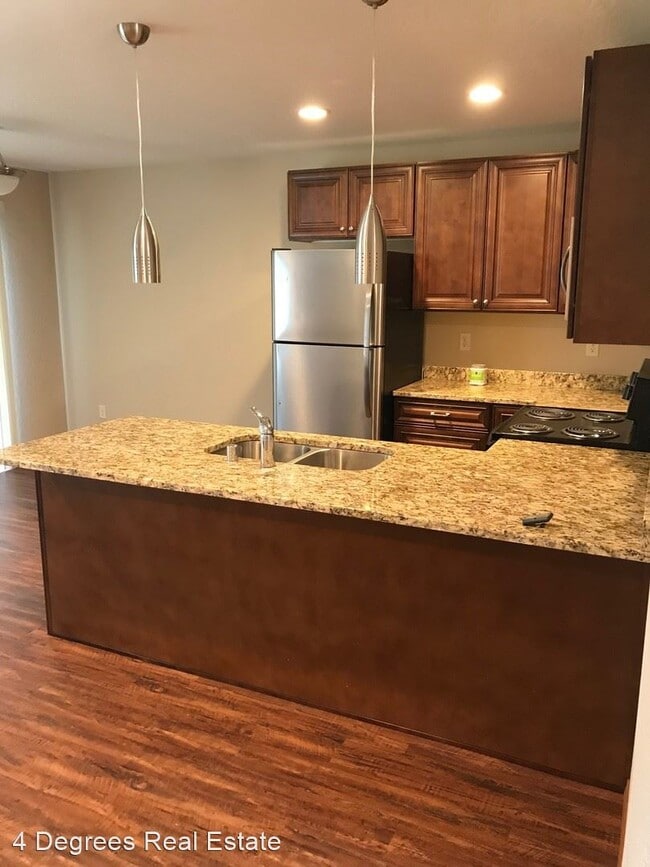 Building Photo - 4 br, 2.5 bath House - 7905 E Grace Avenue