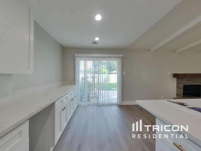 Foto del edificio - 9330 Highmeadow Dr