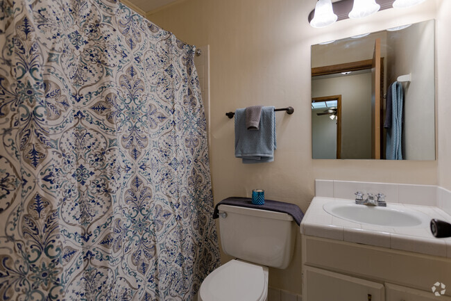 1BR, 1BA - Carriage Court