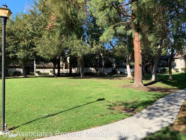 Building Photo - 15266 Campus Park Dr