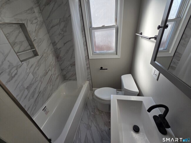 Foto del edificio - 248 Bassett St